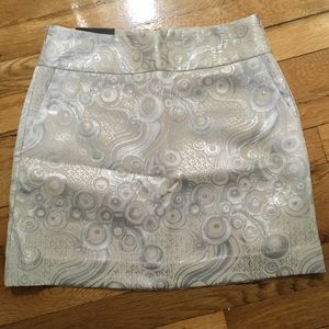 Beautiful silver/white mini skirt Banana Republic